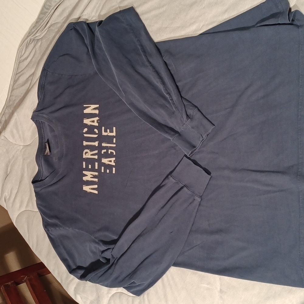 𝅺AMERICAN EAGLE OUTFITTERS MENS SZ XL LONG SLEEVE BLUE TEE SHIRT WITH TAN PRINT - Picture 3 of 6